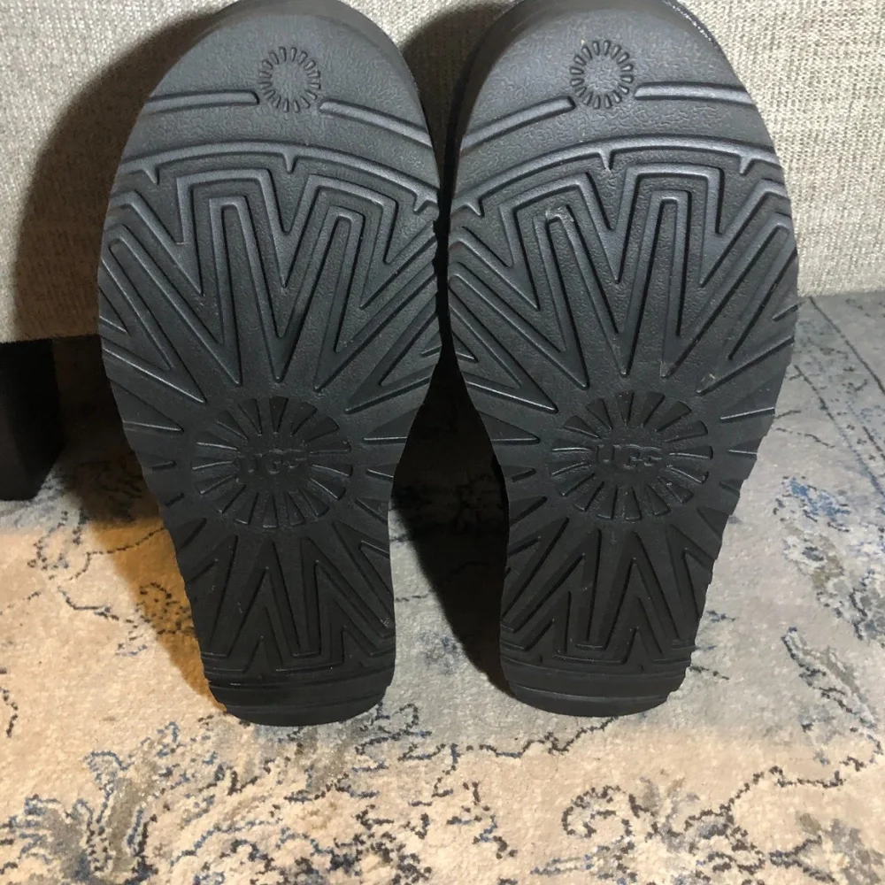 UGG Classic Mini Platform Boots In Black